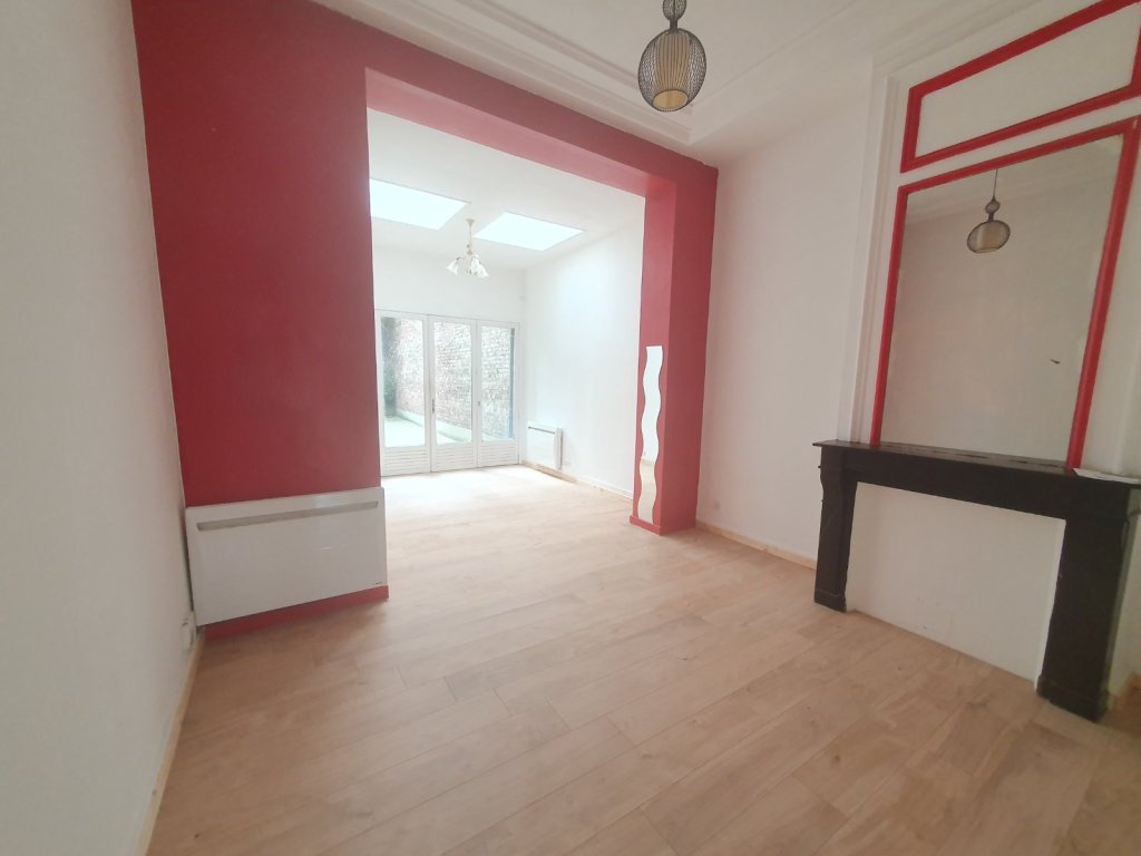 F2 AVEC COUR PRIVATIVE A LOUER - LILLE PORTE D ARRAS - 48 m2 - 573�&euro; charges comprises par mois