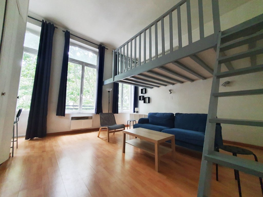 F2 DUPLEX MEUBLE AVEC PARKING A LOUER - LILLE CENTRE - 36 m2 - 759�&euro; charges comprises par mois