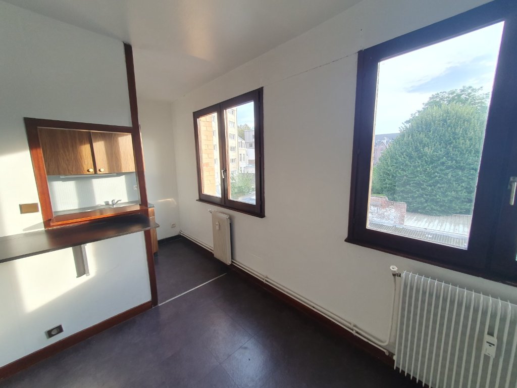 STUDIO EN RESIDENCE SECRUISEE A LOUER - LILLE - 27 m2 - 558�&euro; charges comprises par mois