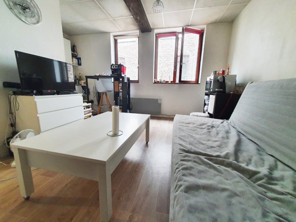 STUDIO AVEC CAVE A LOUER - LILLE - 25.5 m2 - 481 &euro; charges comprises par mois