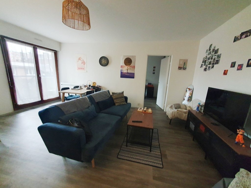 F2 AVEC BALCON ET PARKING A LOUER - LILLE - 48 m2 - 859 &euro; charges comprises par mois