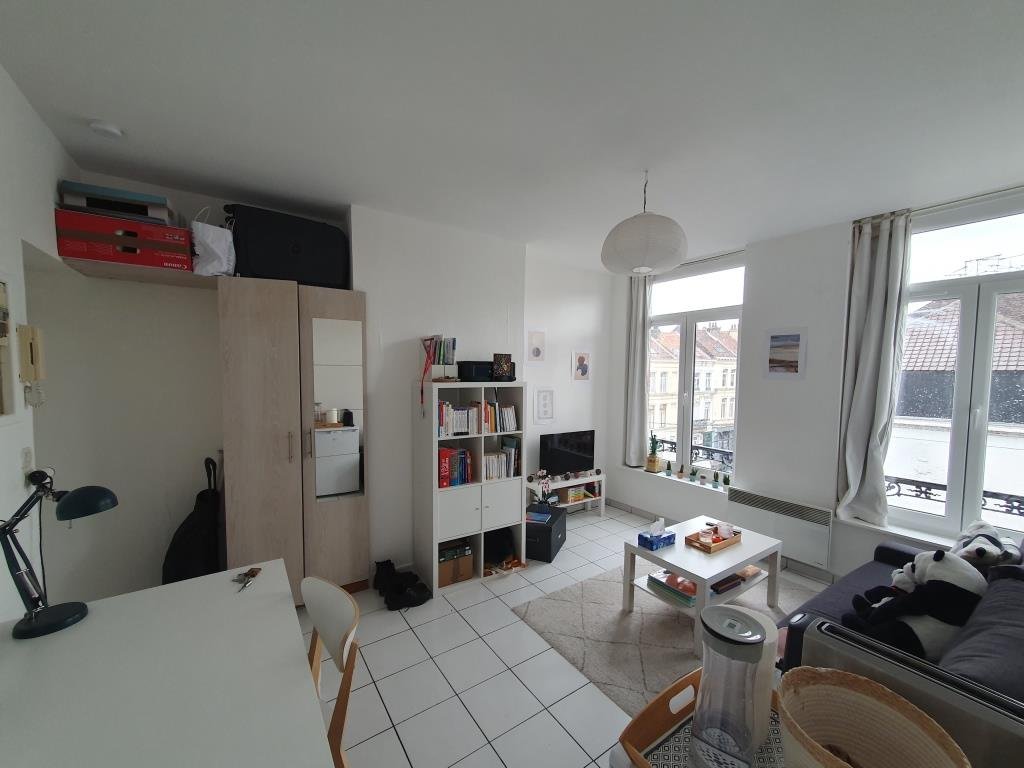 F2 LUMINEUX A LOUER - LILLE SAINT MICHEL - 29 m2 - 565 &euro; charges comprises par mois