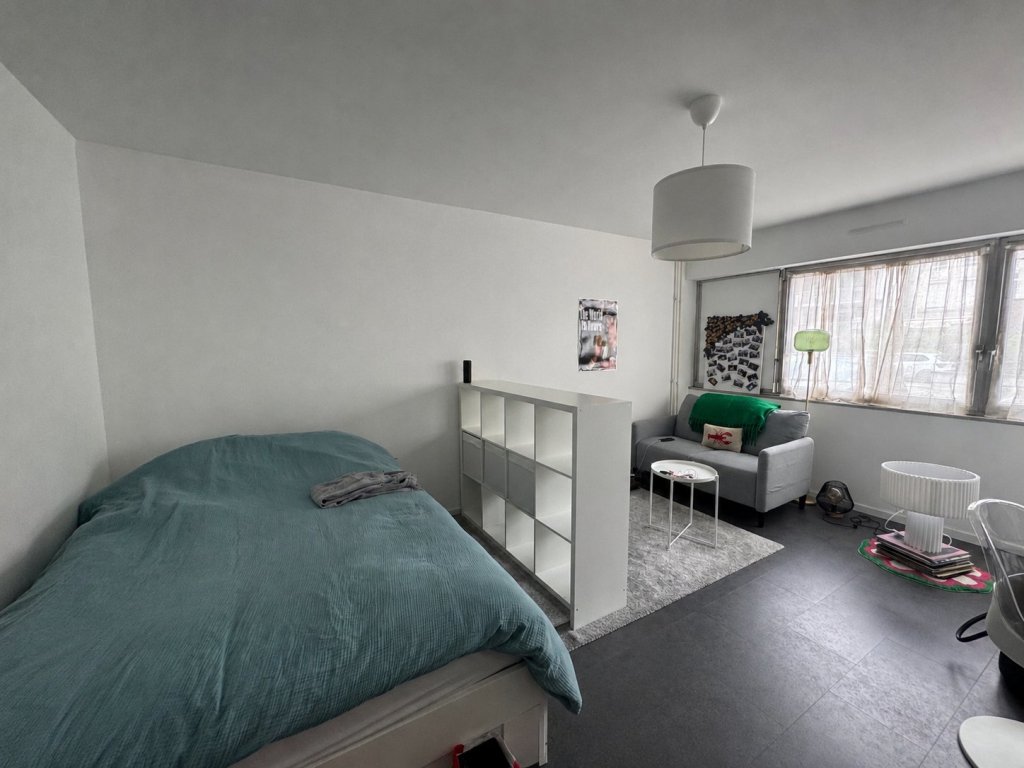 F1 AVEC CAVE EN RESIDENCE SECURISEE A LOUER - LILLE VAUBAN - 26.5 m2 - 614 &euro; charges comprises par mois
