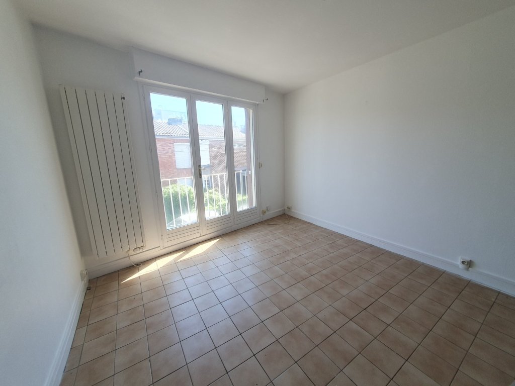 F2 A LOUER - LILLE CHR - 33 m2 - 517 &euro; charges comprises par mois