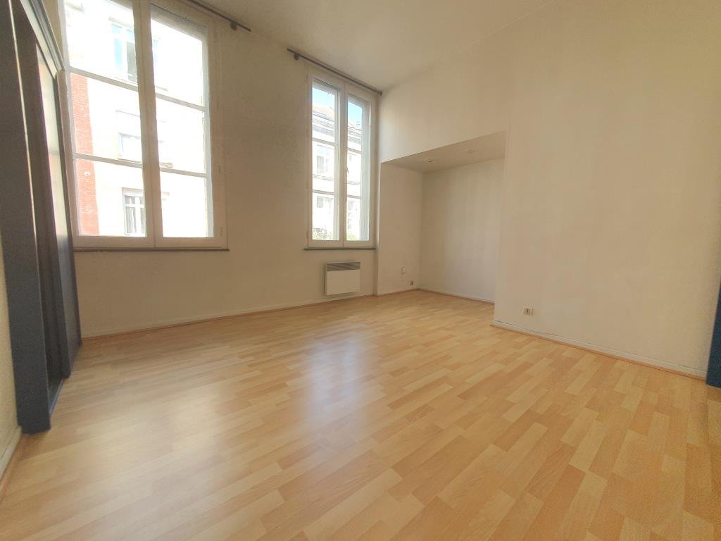 F2 A LOUER - VIEUX-LILLE - 45 m2 - 790 &euro; charges comprises par mois