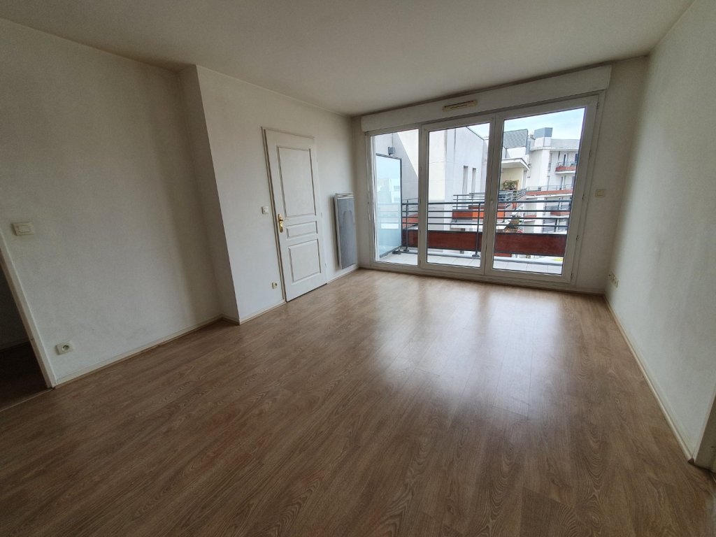 F2 EN RESIDENCE AVEC BALCON, GARAGE ET CAVE A LOUER - LA MADELEINE ROMARIN - 46 m2 - 828 &euro; charges comprises par mois