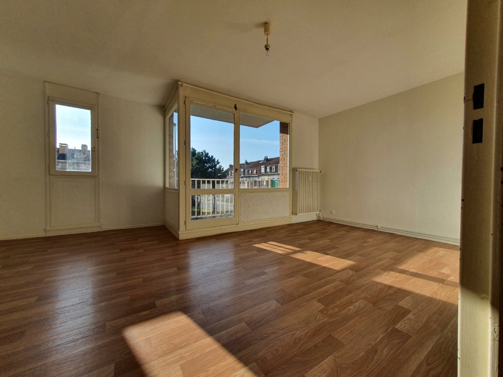 F3 AVEC BALCON ET PARKING A LOUER - LA MADELEINE - 63.5 m2 - 918 &euro; charges comprises par mois