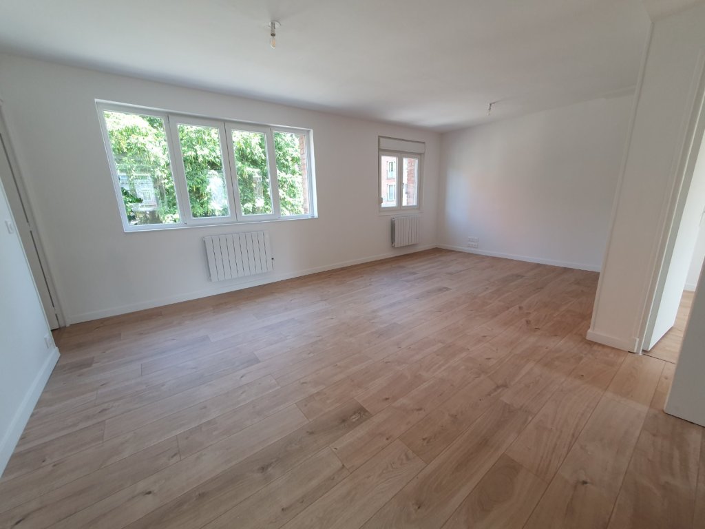 F3 ENTIEREMENT RENOVEE A LOUER - LILLE MONT DE TERRE - 53.5 m2 - 770 &euro; charges comprises par mois