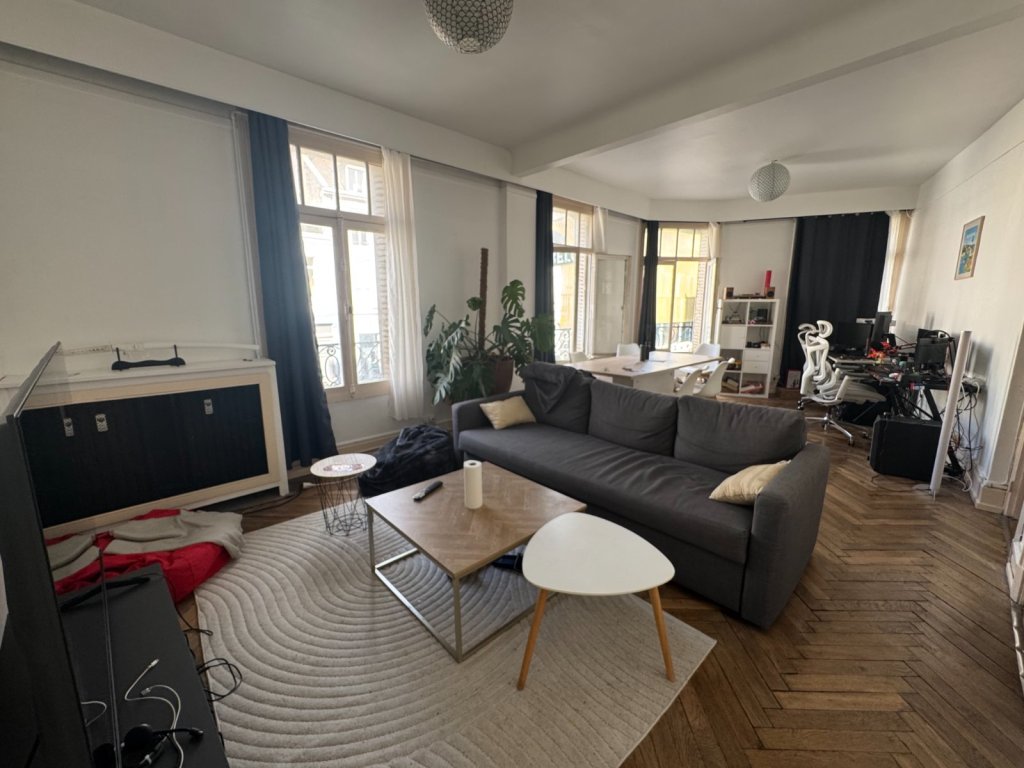 F3 AVEC CAVE IDEAL COLOCATION A LOUER - LILLE CENTRE - 82.5 m2 - 1 082 &euro; charges comprises par mois