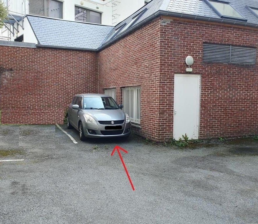 PARKING EXTERIEUR CLOS EN RESIDENCE - LILLE A LOUER - LILLE - 110€ charges comprises par mois