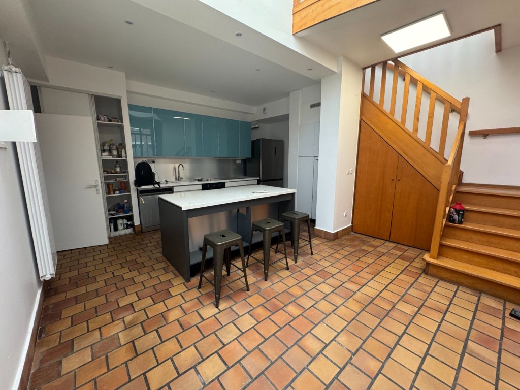 MAISON ANCIENNE RENOVEE A LOUER - VIEUX-LILLE - 118.5 m2 - 1 790 &euro; charges comprises par mois