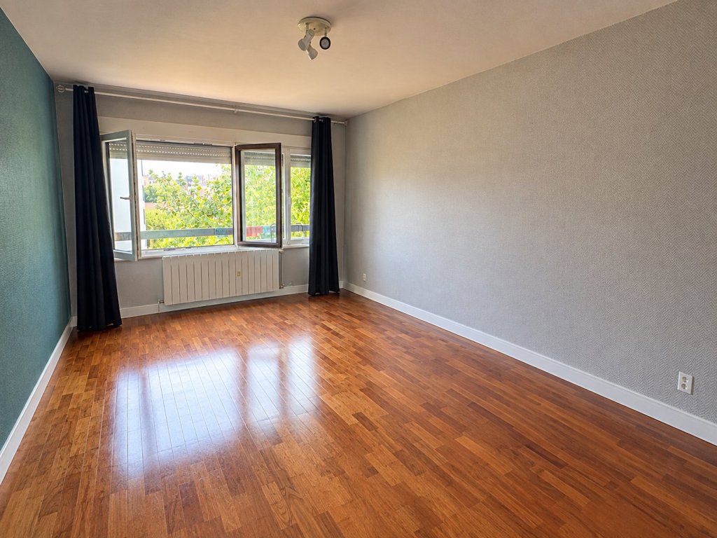 F1 AVEC PARKING EN RESIDENCE SECURISEE A LOUER - LILLE VAUBAN - 26.5 m2 - 598 &euro; charges comprises par mois