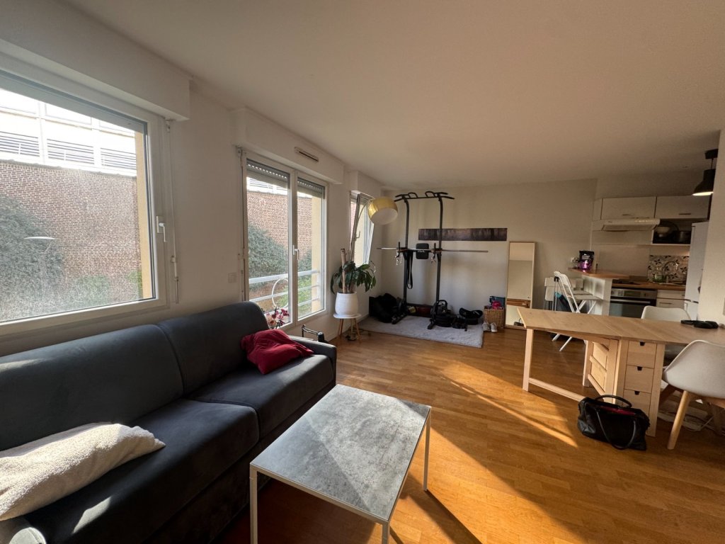 F2 AVEC PARKING EN RESIDENCE A LOUER - LILLE HYPER CENTRE - 52 m2 - 888 &euro; charges comprises par mois