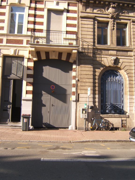 GARAGE EN BOX FERME - LILLE - REPUBLIQUE A LOUER - LILLE - 111€ charges comprises par mois