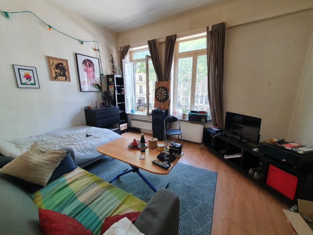 GRAND F1 AVEC CAVE A LOUER - LILLE PLEIN CENTRE - REPUBLIQUE - 32.5 m2 - 632€ charges comprises par mois