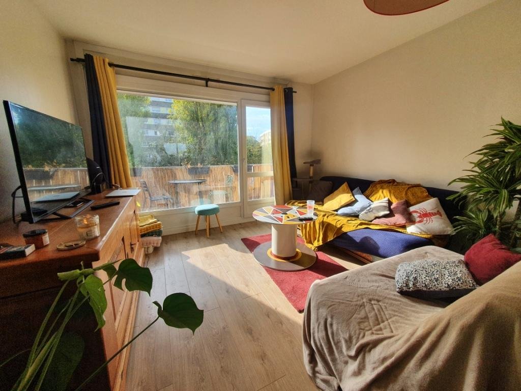 F3 MODERNISE AVEC GRAND BALCON ET PARKING A LOUER - LOMME Canteleu - Limite LILLE et LAMBERSART - 74.5 m2 - 999€ charges comprises par mois