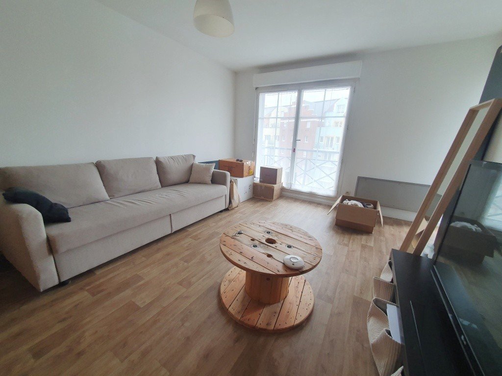 STUDIO AVEC BALCON ET PARKING A LOUER - LILLE Vieux-Lille - 29 m2 - 638€ charges comprises par mois