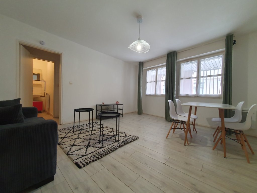 F2 MEUBLE EN RDC DANS RESIDENCE SECURISEE A LOUER - LILLE GAMBETTA - REPUBLIQUE - 44.5 m2 - 733 &euro; charges comprises par mois