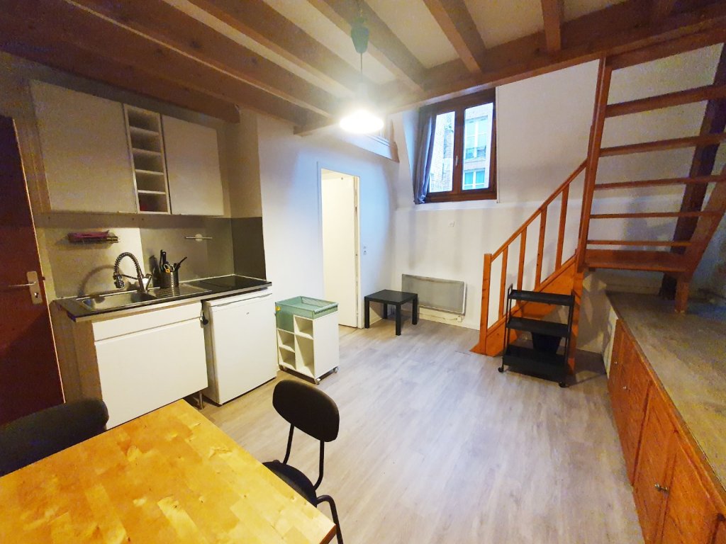 STUDIO MEZZANINE A LOUER - VIEUX-LILLE - 31 m2 - 629€ charges comprises par mois