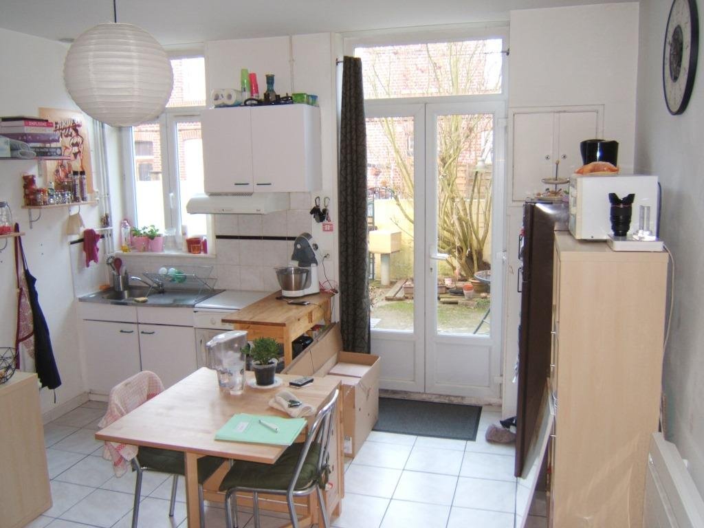 MAISON DE COUREE AVEC COUR PRIVATIVE A LOUER - LILLE MOULINS - 43 m2 - 649€ charges comprises par mois