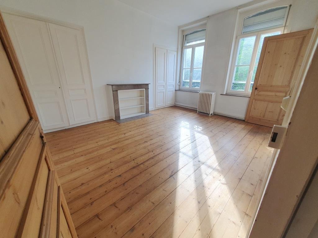F2 AVEC CACHET A LOUER - LILLE PLEIN CENTRE - 42.5 m2 - 840€ charges comprises par mois