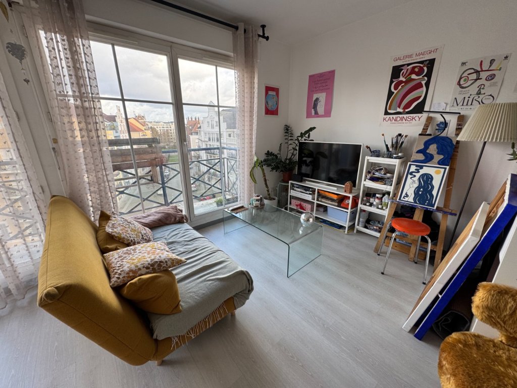 STUDIO AVEC BALCON ET PARKING A LOUER - VIEUX-LILLE - 30 m2 - 659�&euro; charges comprises par mois