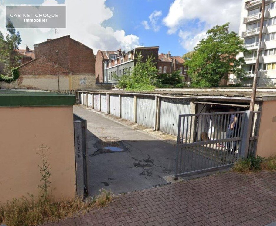 LILLE - PROX RUE D ARTOIS & BD VICTOR HUGO - PROX PARC J-B LEBAS & FAC DE DROIT - GARAGE EN BOX FERME - Disponible rapidement