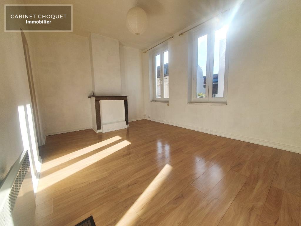 LILLE - LIMITE HELLEMMES - PROX RUE PIERRE LEGRAND & COMMERCES - ENTRE METRO FIVES & METRO MARBRERIE - F1 - Disponible de suite