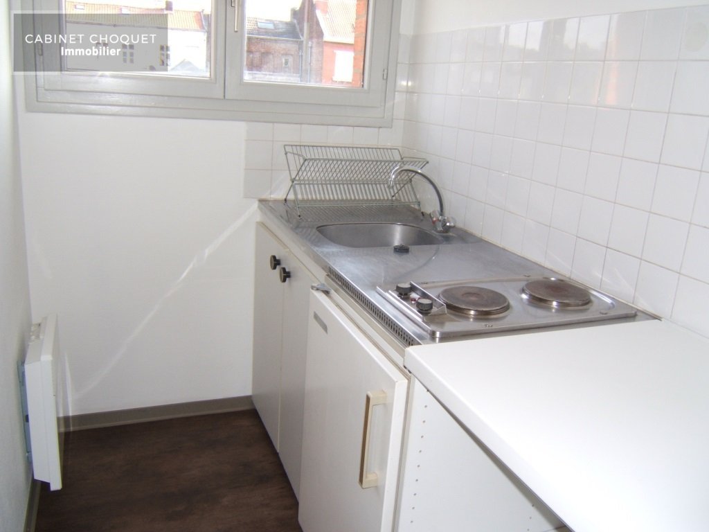 LILLE - GAMBETTA - NATIONALE - PROX RUE COLBERT - MARCHE DE WAZEMMES - METRO GAMBETTA - F1 AVEC CAVE - Disponible le 22 septembre