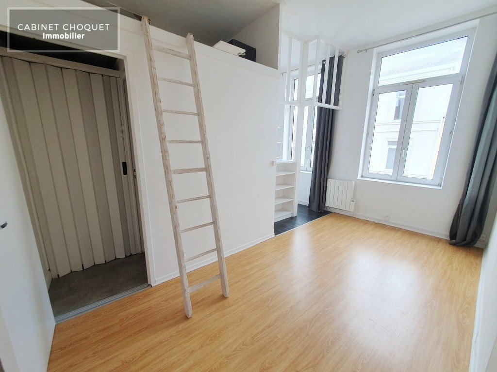 LILLE - GAMBETTA - PROX RUE SOLFERINO - ENTRE METROS GAMBETTA & REPUBLIQUE - F1 BIS AVEC MEZZANINE, BALCON & CAVE - Disponible de de suite
