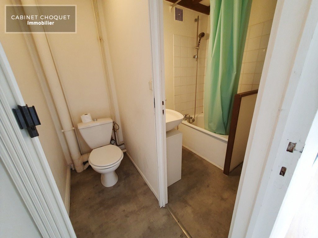 LILLE - GAMBETTA - PROX RUE SOLFERINO - ENTRE METROS GAMBETTA & REPUBLIQUE - F1 BIS AVEC MEZZANINE, BALCON & CAVE - Disponible de de suite