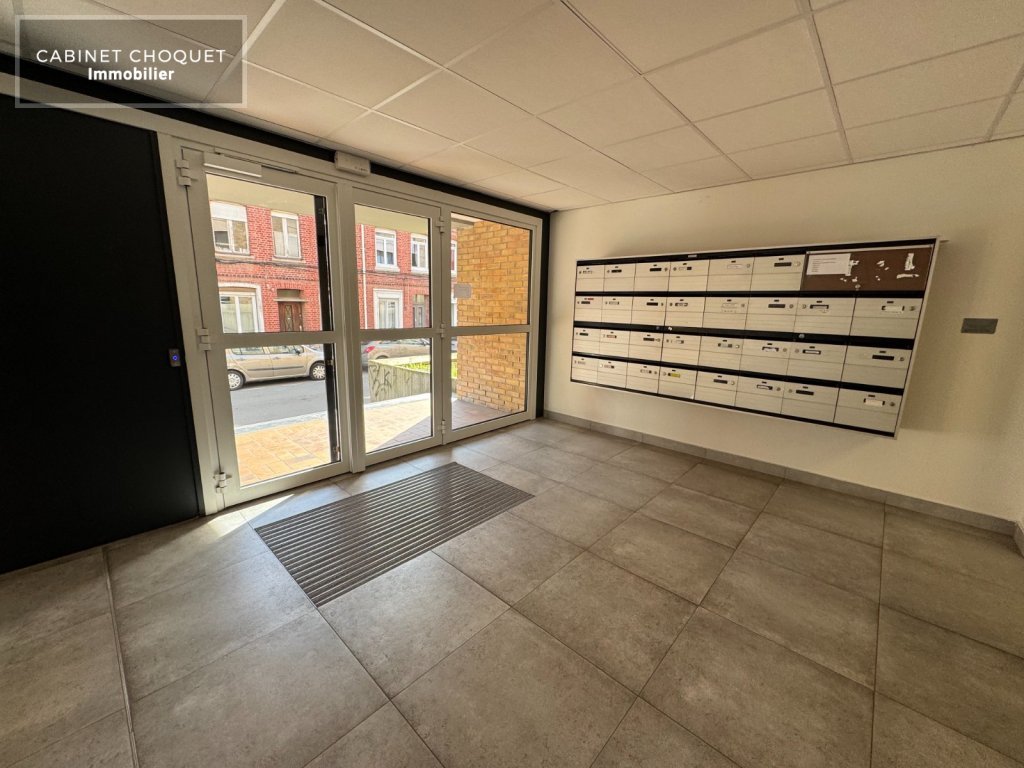 LILLE - VAUBAN - LA CATHO - METRO CORMONTAIGNE - ENTRE RUE COLBERT & RUE AUBER  - F1 AVEC PARKING & CAVE - Disponible à partir du 30 avril