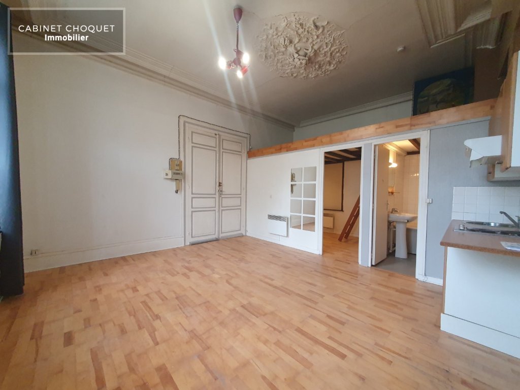 LILLE - VAUBAN - PROX RUE NATIONALE - ENTRE RUE COLBERT & RUE DU PORT - METROS GAMBETTA ET CORMONTAIGNE - F1 BIS AVEC MEZZANINE - Disponible de suite