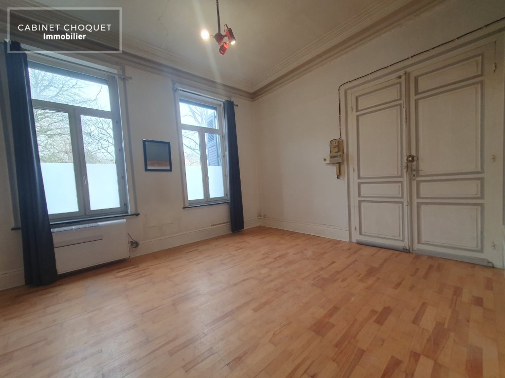 LILLE - VAUBAN - PROX RUE NATIONALE - ENTRE RUE COLBERT & RUE DU PORT - METROS GAMBETTA ET CORMONTAIGNE - F1 BIS AVEC MEZZANINE - Disponible de suite