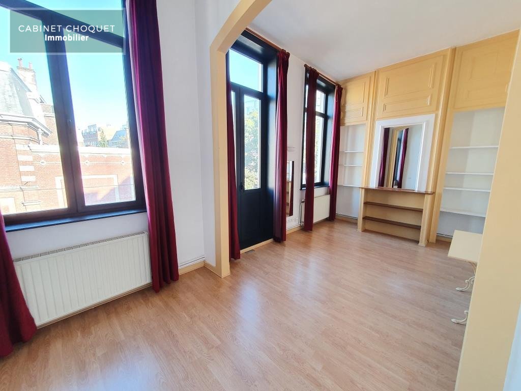 LILLE - VAUBAN - LA CATHO - PROX RUE DE LA DIGUE & RUE SOLFERINO - F1 BIS LUMINEUX AVEC CAVE - Disponible de suite