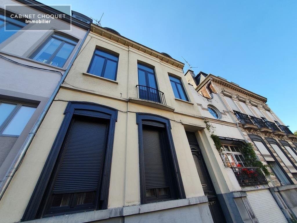 LILLE - VAUBAN - LA CATHO - PROX RUE DE LA DIGUE & RUE SOLFERINO - BOULEVARD VAUBAN  - F1 BIS LUMINEUX AVEC CAVE - Disponible à partir du 30 avril