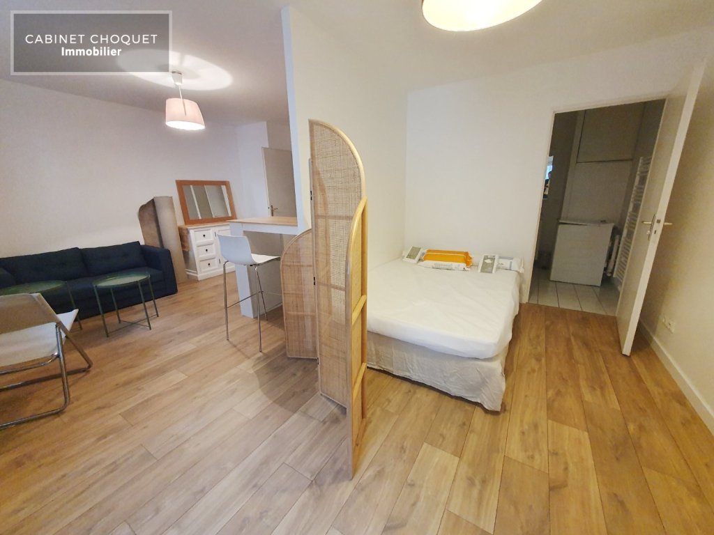 VIEUX-LILLE - ENTRE RUE ROYALE & RUE SAINT ANDRE - PROX. PLACE DU CONCERT - FACILITE GRANDS AXES - COMMERCES - Disponible de suite