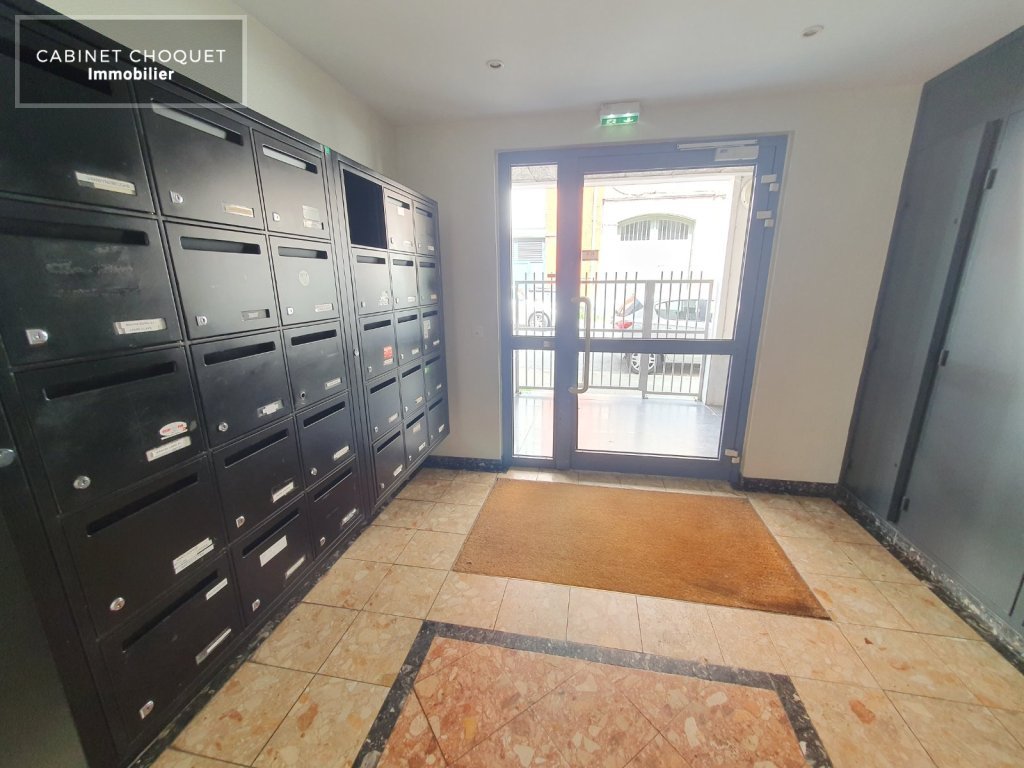 VIEUX-LILLE - ENTRE RUE ROYALE & RUE SAINT ANDRE - PROX. PLACE DU CONCERT - FACILITE GRANDS AXES - COMMERCES - Disponible de suite