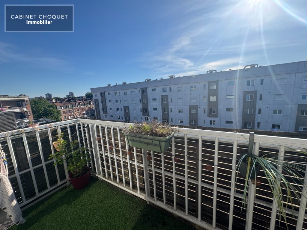 LA MADELEINE - PROX RUE DU GENERAL DE GAULLE & GARE - COMMERCES - BUS - FACILITES GRANDS AXES - F2 AVEC PARKING & BALCON - Disponible de suite