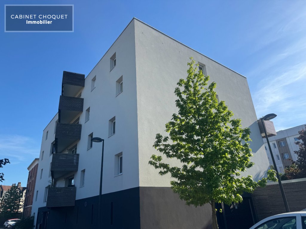 LA MADELEINE - PROX RUE DU GENERAL DE GAULLE & GARE - COMMERCES - BUS - FACILITES GRANDS AXES - F2 AVEC PARKING & BALCON - Disponible de suite