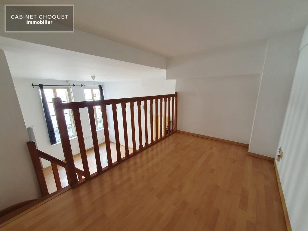 LILLE - PLEIN CENTRE - PROX METROS REPUBLIQUE & GARE LILLE FLANDRES - COMMERCES - BUS -  F2 SUR COUR -  Disponible à partir du 16 mai