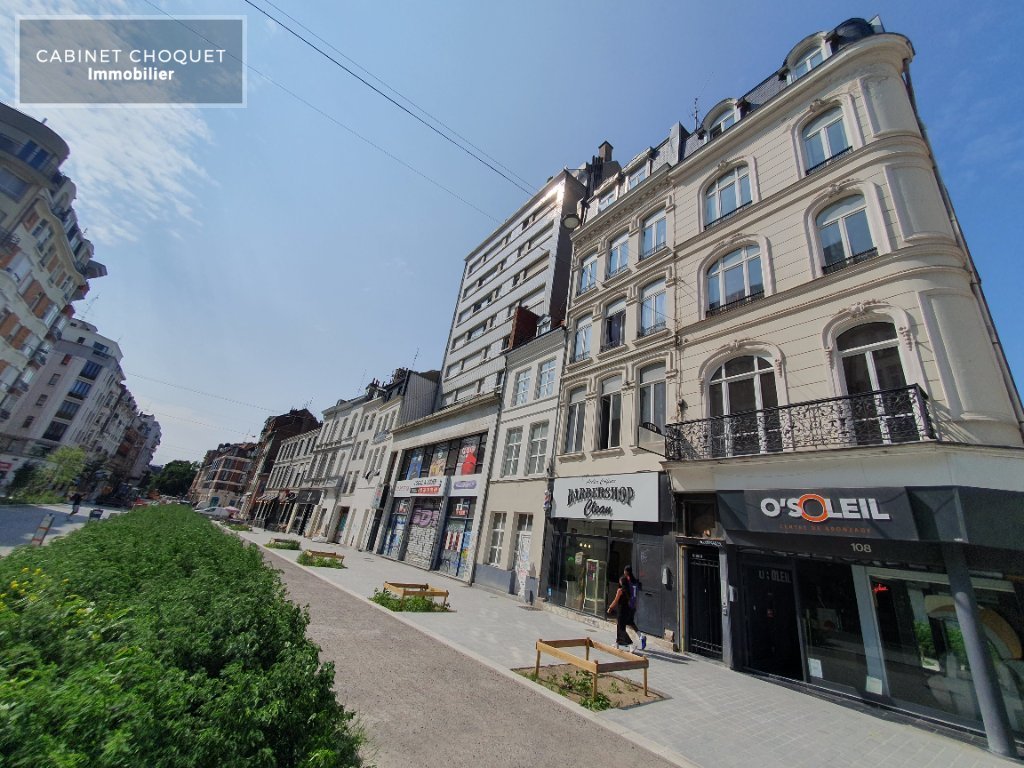 LILLE - PLEIN CENTRE - PROX METROS REPUBLIQUE & GARE LILLE FLANDRES - COMMERCES - BUS -  F2 SUR COUR -  Disponible à partir du 16 mai