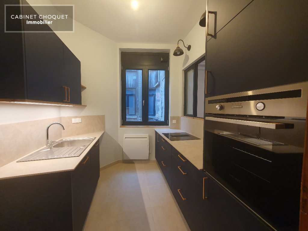 LILLE - PLEIN CENTRE - PROX RUE DU MOLINEL - METRO REPUBLIQUE & GARE LILLE FLANDRE - F2 BIS ENTIEREMENT RENOVE - DISPONIBLE DE SUITE