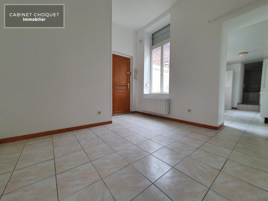 LILLE - LIMITE HELLEMMES - PROX RUE PIERRE LEGRAND & COMMERCES - ENTRE METRO FIVES & METRO MARBRERIE - F2 AVEC COUR INTERIEURE - Disponible de suite