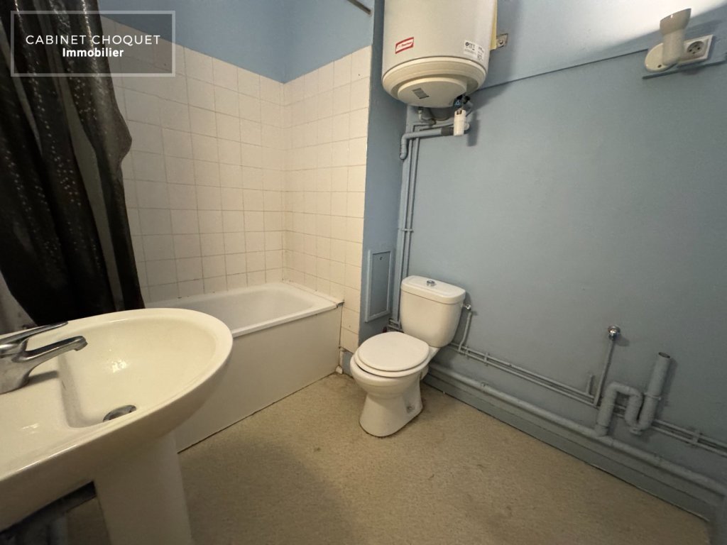 LILLE - METRO FIVES  - PROX RUE PIERRE LEGRAND - GARES - COMMERCES - GRANDS AXES & AUTOROUTES - F2 AVEC CAVE - Disponible rapidement