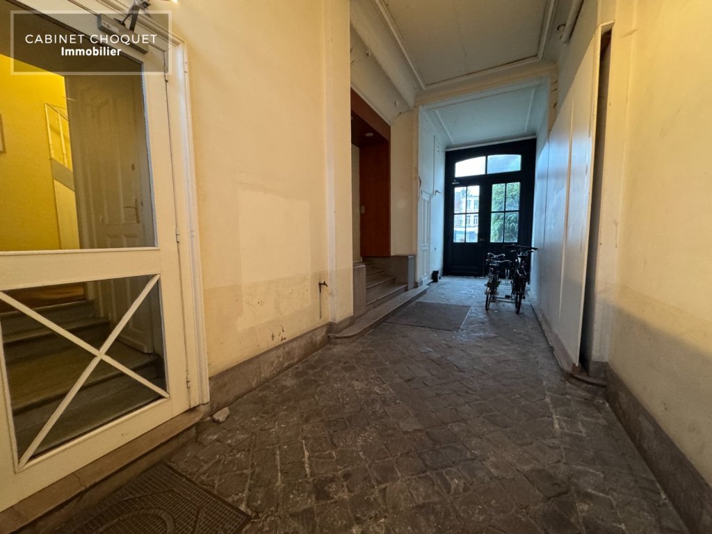 LILLE - METRO FIVES  - PROX RUE PIERRE LEGRAND - GARES - COMMERCES - GRANDS AXES & AUTOROUTES - F2 AVEC CAVE - Disponible rapidement