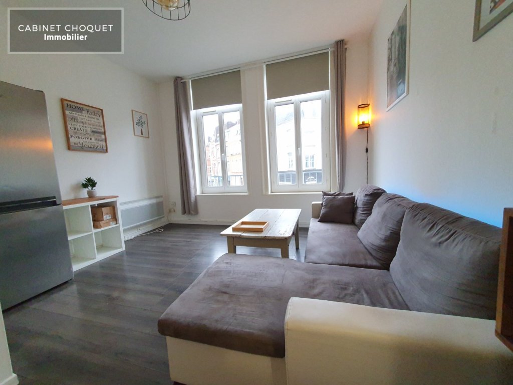 LILLE - CENTRE - PROX RUES GAMBETTA & SOLFERINO - COMMERCES - METROS GAMBETTA & REPUBLIQUE - F2 ENTIEREMENT MEUBLE - Disponible à partir du 18 octobre