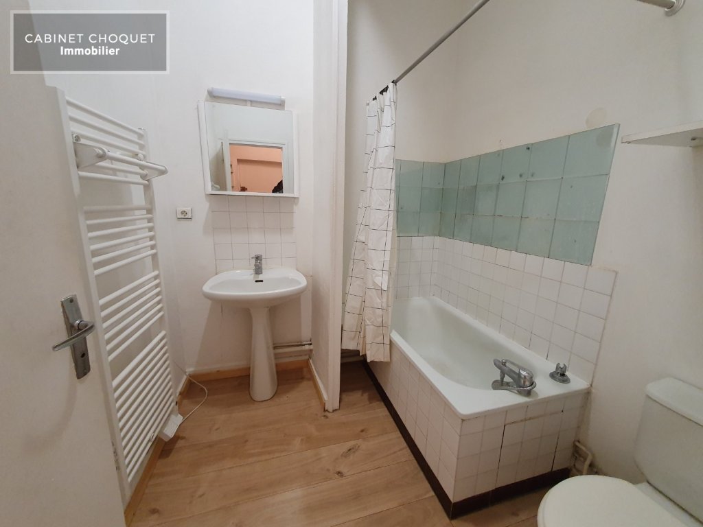 LILLE - PROX RUE D ARTOIS - METRO PORTE D ARRAS - FACILITES GRANDS AXES - F2 AVEC COUR PRIVATIVE - Disponible rapidement