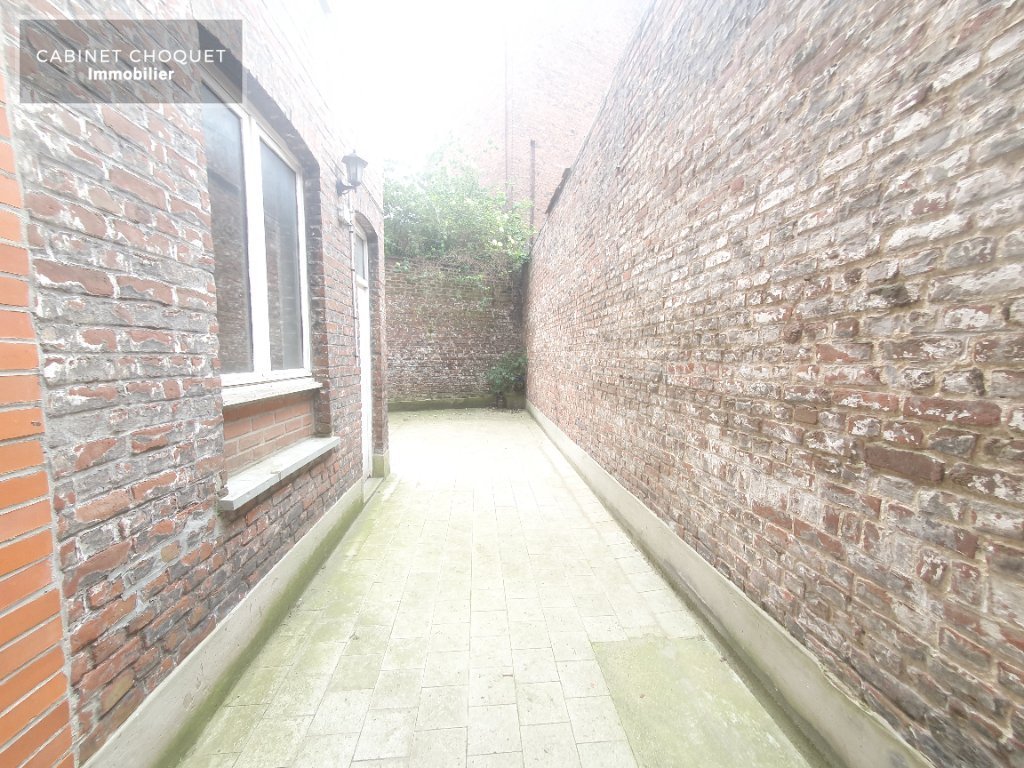 LILLE - PROX RUE D ARTOIS - METRO PORTE D ARRAS - FACILITES GRANDS AXES - F2 AVEC COUR PRIVATIVE - Disponible rapidement