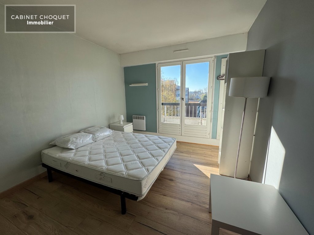 LOOS - LIMITE LILLE - PROX CHR - FACILITES GRANDS AXES - COMMERCES - F2 MEUBLE AVEC GRAND BALCON & PARKING - Disponible de suite